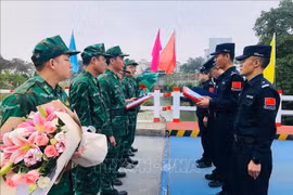 越南莱州省边防部队与中国云南省红河边境管理支队、金水河出入境边防检查站开展了边境联合巡逻。图自越通社