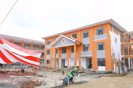 8月30日前必须完成陆地边境乡100所中小学寄宿制学校建设。图自越通社