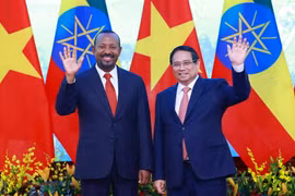 越南政府总理范明政与埃塞俄比亚总理阿比·艾哈迈德·阿里。图自越通社