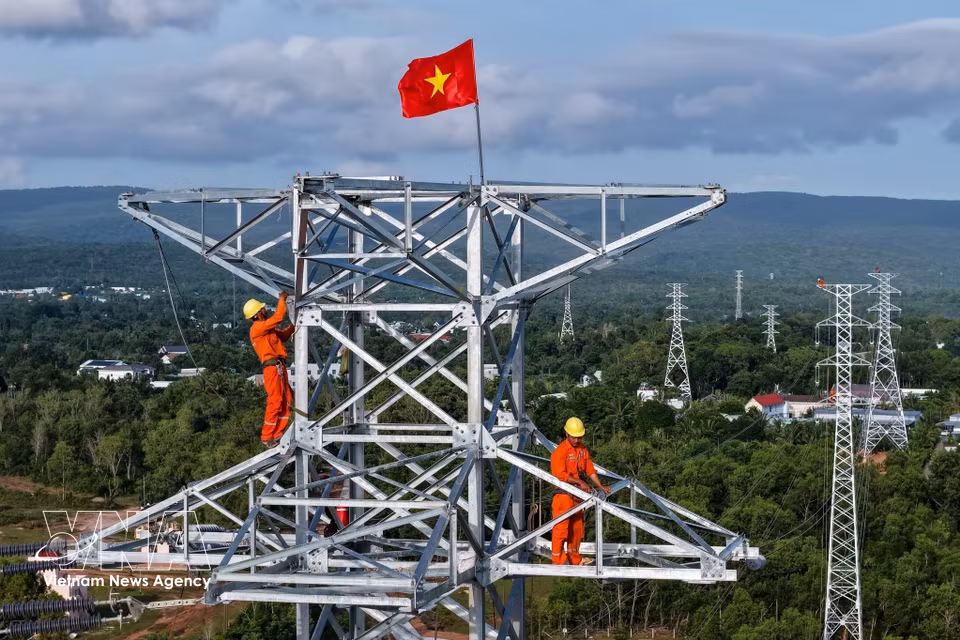 这3个项目全部投入运行后，富国特区整体供电能力将提升至315兆伏安，并可扩展至500兆伏安，形成环网供电，标志着富国输电电网系统建设取得重要进展，为富国特区经济社会实现突破性发展注入动力，同时为2027年APEC会议提供安全、稳定、可靠的电力供应服务保障。图自越通社