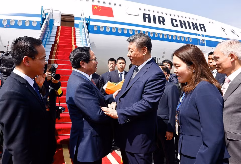 越南政府总理范明政到机场，为中共中央总书记、国家主席习近平送行。图自越通社
