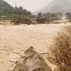 32号国道经过芒炭乡路段发生山体滑坡，导致车辆无法通行。图自越通社