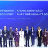 出席数字经济发展政策框架座谈会的各位代表合影。图片:越通社
