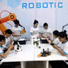 在北江越韩技术高等专科学校开展的三星创新校园（Samsung Innovation Campus）项目框架内一个高科技实践课程。图片来源：越通社