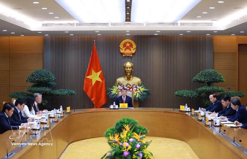 越南政府总理黎明兴在政府总部同弗里德里希·默茨（Friedrich Merz）通电话。图自越通社