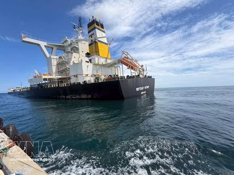 希腊籍矿砂运输船“Merchant Mariner”号，载有超过17.4万吨铁矿石及约3000吨柴油，事发时位于广义省容橘海域。图片来源：越通社