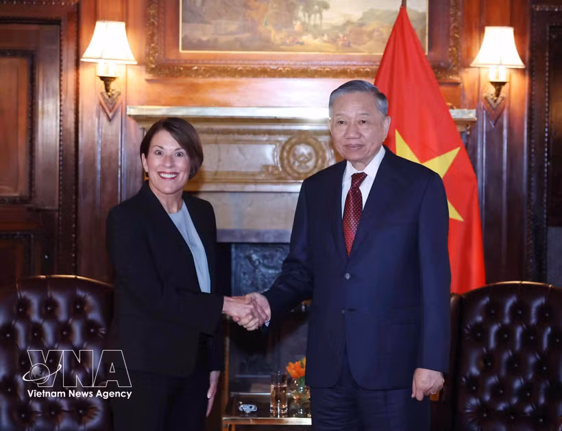 越共中央总书记、国家主席苏林会见斯坦福大学商学院院长 图自越通社