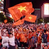 2026年东盟现代汽车杯半决赛次回合比赛中，阮春山为越南队攻入首球时，阮惠步行街的球迷瞬间沸腾。图：越通社
