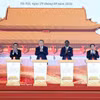 越共中央总书记、国家主席苏林与各位代表共同启动敬天殿保护、修缮与复原投资项目开工仪式。图：越通社 
