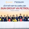 Sun Group集团副总经理阮孟军与Petrolimex副总经理阮光勇签署双方战略合作协议。图自Petrolimex