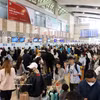 2月13日旅客在机场排队现场 图自越通社