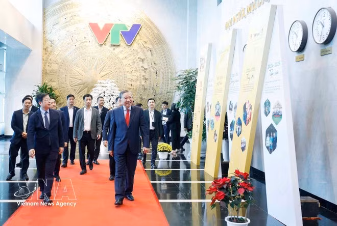 tong-bi-thu-to-lam-chuc-tet-can-bo-phong-vien-dai-truyen-hinh-viet-nam-8592467.jpg