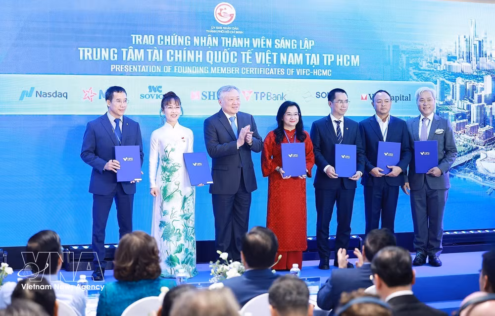 vnanet-vna-potal-thu-tuong-du-le-ra-mat-trung-tam-tai-chinh-quoc-te-viet-nam-8586053.jpg