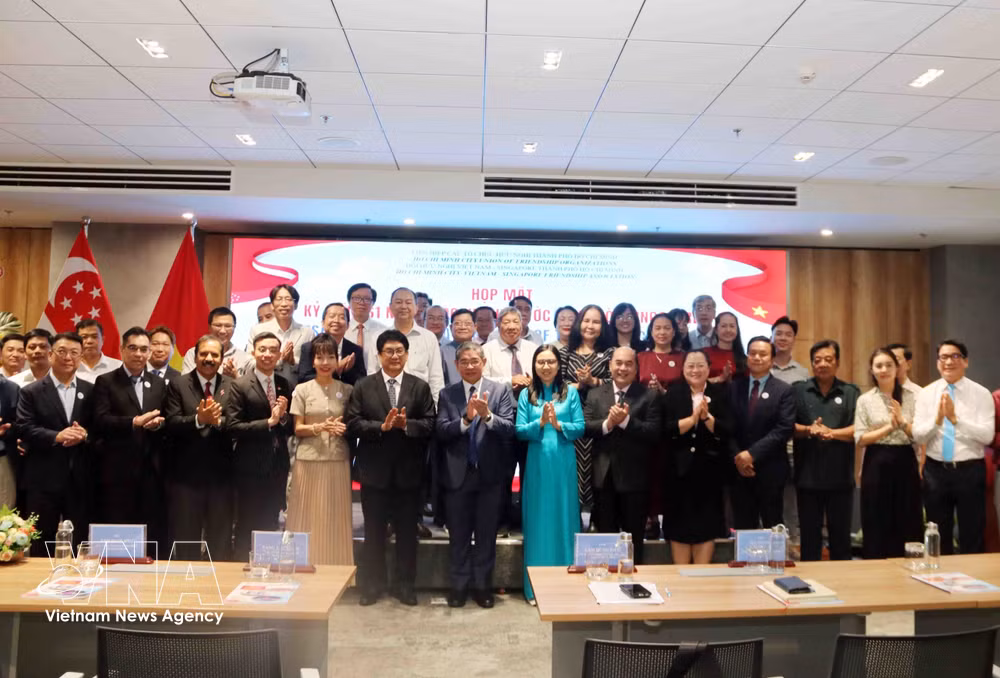 vnanet-potal-thanh-pho-ho-chi-minh-hop-mat-ky-niem-61-nam-quoc-khanh-singapore-8965041-1.jpg