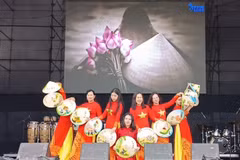 越南代表团的表演节目。图自越通社