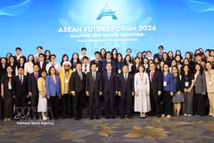 出席2026年东盟未来论坛闭幕式的代表合影。图自越通社