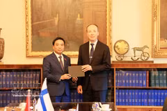 国会副主席阮尹英会见芬兰议会议长尤西·哈拉阿霍。图自越通社