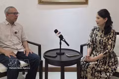 印度尼西亚国防与战略研究所高级协调员贝尼·苏卡迪斯接受越通社驻雅加达记者采访。图自越通社