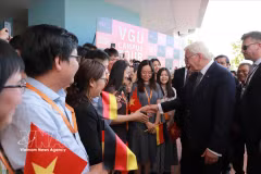 1月24日，德国总统弗兰克-瓦尔特·施泰因迈尔前来造访越德大学。图自越通社