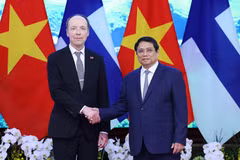 越南政府总理范明政2024年3月25日会见芬兰议会议长尤西·哈拉阿霍。图自越通社