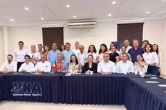 出席越南与韦拉克鲁斯企业对接研讨会的代表合影。图自越通社