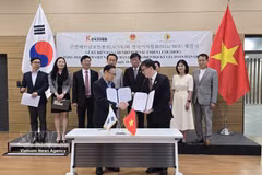 旅韩越南人总会与韩国记者协会签署合作备忘录。图自越通社