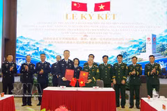 双方交换会谈纪要。图自越通社