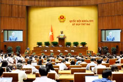 国会23日听取关于《国家预算法（合并版）》草案、《招标法（修正案）》等的呈文和审查报告。图自越通社