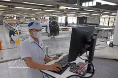 纺织品出口是促进经济增长的项目之一。图自越通社