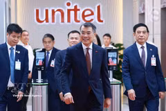 黎明兴总理访问万象Unitel公司