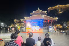 还剑湖畔热闹非凡的社区艺术空间吸引众多市民和游客参加。图自越通社