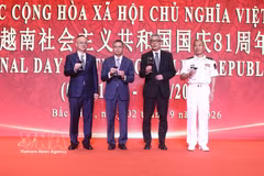越南驻中国大使范青平和中国代表举杯庆祝越南国庆81周年。图自越通社