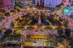 9月2日，胡志明市大批民众沉浸在庆祝国庆节的氛围中。图自越通社