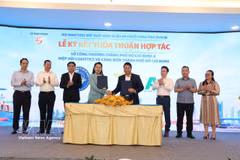 胡志明市工贸局与胡志明市物流和海港协会签署合作备忘录。图自越通社