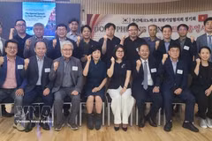 与会代表合影。图自越通社