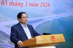越南政府总理、国家重点交通工程项目指导委员会主任范明政在会议上发表讲话。图自越通社