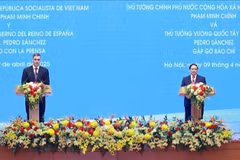越南政府总理范明政与西班牙首相佩德罗·桑切斯（Pedro Sanchez）举行联合新闻发布会。图自越通社