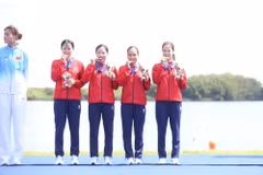 越南队获得赛艇女子四人单桨铜牌。图自《体育文化报》