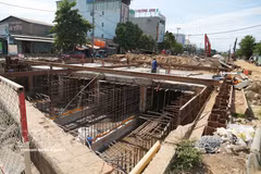 岘港收集雨水并缓解城市内涝的工程施工现场。图自越通社