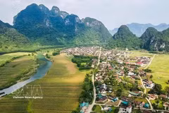 广治省新化的适应气候变化旅游模式是发展旅游业并增强应对环境挑战能力的典范。图自越通社