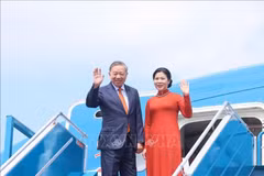 越共中央总书记苏林偕夫人启程对芬兰共和国进行正式访问。图自越通社