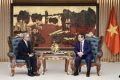 越南政府总理范明政在政府驻地会见了印度尼西亚共和国驻越南特命全权大使亚当·穆拉瓦尔曼·图吉奥。图自越通社