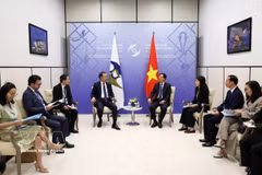 越南政府副总理胡国勇会见白俄罗斯副总理娜塔莉亚·佩特克维奇。图自越通社