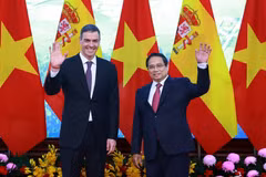 越南政府总理范明政和西班牙王国首相佩德罗·桑切斯。图自越通社