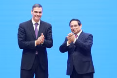 越南政府总理范明政和西班牙首相佩德罗·桑切斯。图自越通社