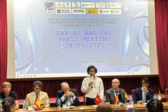 越南中央纪录与科学电影制片厂副总经理郑光松在记者会上发表讲话。图自qdnd.vn