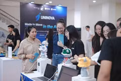 “国际背景下的创业”国际研讨会还设有20个科技产品展位。图自chinhphu.vn