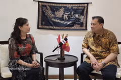 印度尼西亚东南亚研究中心（CSEAS）主任阿里斯曼接受越通社驻印尼记者的采访。图自越通社