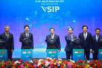 越新两国总理共同出席越南-新加坡太平工业园区开工仪式