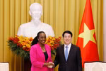 梁强会见肯尼亚国防部长索伊潘·图亚。图自越通社
